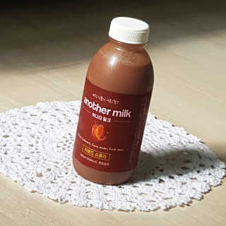 식사대용 아몬드밀크 어나더밀크 500ml X 2병 — 5점을 준 리뷰어가 2018년 9월 올린 사용 사진