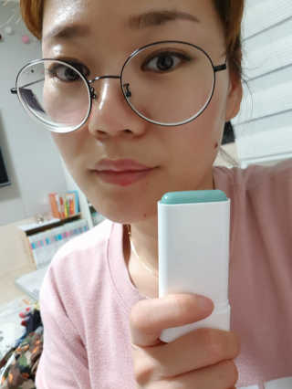 [미샤] 시카딘 센텔라 물스틱 선 SPF 50+ PA++++ — 4점을 준 리뷰어가 2019년 4월 올린 사용 사진