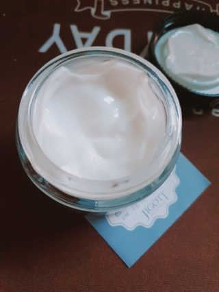 지고트 산양유 화이트닝 크림 70ml — 4점을 준 리뷰어가 2019년 5월 올린 사용 사진