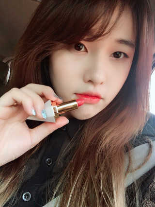 아가타 [AGATHA] 프리미에르 립스틱 — 5점을 준 리뷰어가 2018년 5월 올린 사용 사진