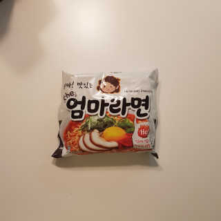 라면 그대로가 제일 맛있는 더엄마라면 — 5점을 준 리뷰어가 2019년 7월 올린 사용 사진