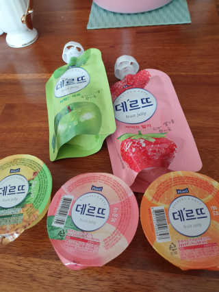 데르뜨 떠먹는 과일 3종, 짜먹는 과일 2종 총 10개 체험 — 5점을 준 리뷰어가 2020년 3월 올린 사용 사진