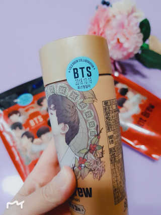 한국야쿠르트 핫브루 콜드브루 BTS 일러스트 — 4점을 준 리뷰어가 2018년 10월 올린 사용 사진