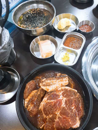 [두툼갈비] 두툼갈비 2인분 + 매콤치즈버섯 set — 4점을 준 리뷰어가 2018년 9월 올린 사용 사진