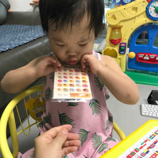 봉봉프랜즈 안녕자두야 붙이는 어린이 매니큐어 — 3.33점을 준 리뷰어가 2018년 6월 올린 사용 사진