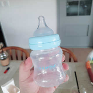 유비맘 신생아젖병 120ml 트리플팩_ 젖꼭지 포함 — 4점을 준 리뷰어가 2020년 3월 올린 사용 사진