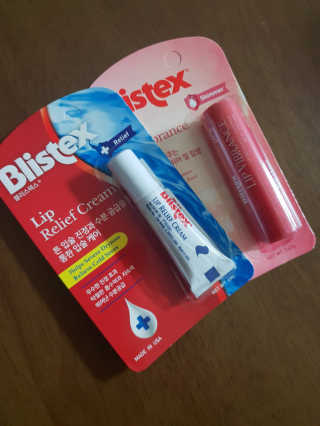 블리스텍스 립 릴리프 크림 립밤, 립 바이브런스 립밤 — 5점을 준 리뷰어가 2018년 11월 올린 사용 사진