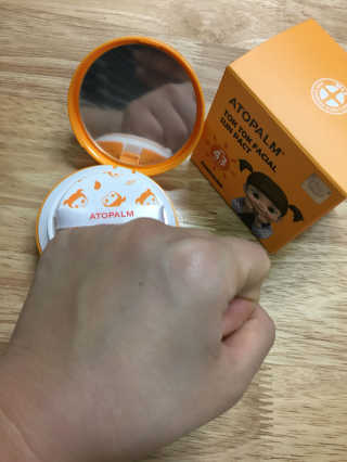 아토팜 톡톡 페이셜 선팩트 SPF43 PA+++ — 4.5점을 준 리뷰어가 2017년 3월 올린 사용 사진