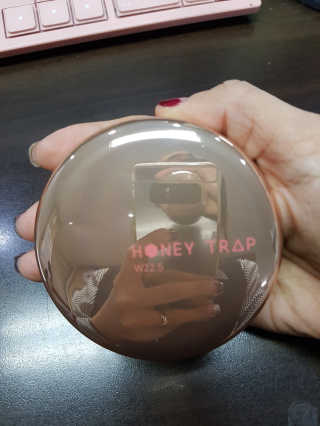 Honey Trap 톤 업 파운데이션 쿠션(W22.5,C17.5) — 4점을 준 리뷰어가 2017년 11월 올린 사용 사진