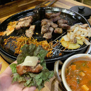 [화덕고깃간 마곡발산점] 화덕삼겹살2인분 — 5점을 준 리뷰어가 2019년 8월 올린 사용 사진