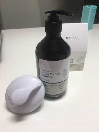 달리프 베러 퍼퓸 샴푸 1000ml 레이니데이 or 일랑로즈 — 4점을 준 리뷰어가 2020년 2월 올린 사용 사진