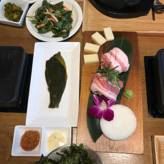 자이글 그릴앤펍 [자이글 그릴 앤 펍] 삼겹앤그릴치즈 — 5점을 준 리뷰어가 2018년 8월 올린 사용 사진