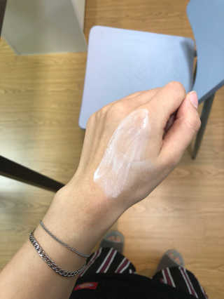 브로이코스메틱 아카시아 화이트닝 미백크림 — 2.83점을 준 리뷰어가 2018년 1월 올린 사용 사진