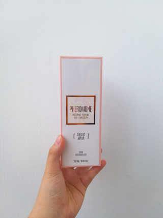 레드컨테이너 페로몬향 퍼퓸 바디에멀전 — 5점을 준 리뷰어가 2020년 3월 올린 사용 사진