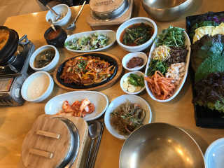 청국장과 보리밥 [청국장과보리밥] 두루치기 쌈정식or수육정식 中 택 1 — 5점을 준 리뷰어가 2018년 12월 올린 사용 사진