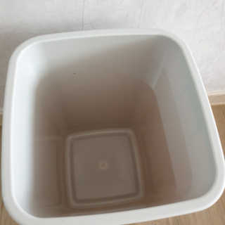 창신리빙 프랑코 퍼블릭 스윙 휴지통 10L, 25L, 35L — 5점을 준 리뷰어가 2019년 9월 올린 사용 사진