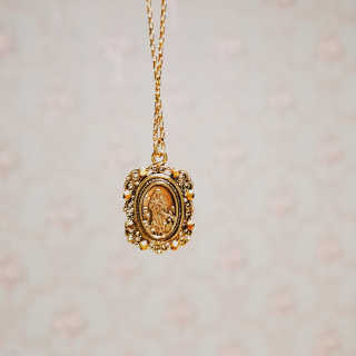 쥬얼카운티 92.5 Silver Byzantine Coin Pendant Necklace — 4점을 준 리뷰어가 2018년 11월 올린 사용 사진