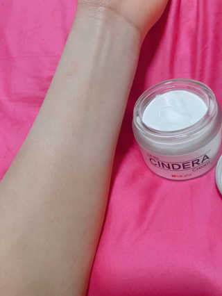 메이니 화이트 신드라 크림 70ml — 4.33점을 준 리뷰어가 2018년 4월 올린 사용 사진