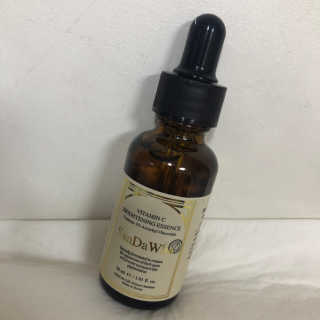 [스킨큐어] 산다화 비타민C 화이트닝 에센스 30ml — 5점을 준 리뷰어가 2019년 7월 올린 사용 사진