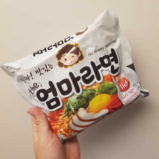라면 그대로가 제일 맛있는 더엄마라면 — 5점을 준 리뷰어가 2019년 7월 올린 사용 사진