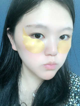 푸츄푸츄 Real repair skin cell premium patch — 4.5점을 준 리뷰어가 2018년 10월 올린 사용 사진