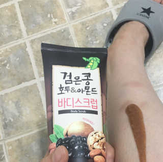 정글트리 검은콩 호두 아몬드 바디스크럽 — 4.5점을 준 리뷰어가 2018년 3월 올린 사용 사진