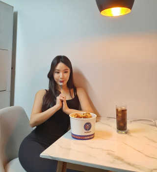 [오리지널87닭강정 오류본점] 반반메뉴 2개 중 택1 — 5점을 준 리뷰어가 2020년 2월 올린 사용 사진