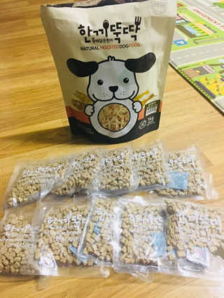 [펫토리아] 맛도 영양도 BEST 한끼뚝딱 강아지 사료 — 5점을 준 리뷰어가 2018년 12월 올린 사용 사진