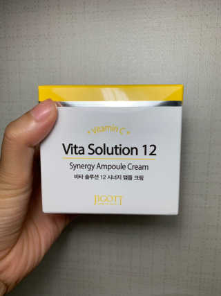 지고트 비타솔루션12 시너지 앰플 크림 100ml — 5점을 준 리뷰어가 2019년 7월 올린 사용 사진