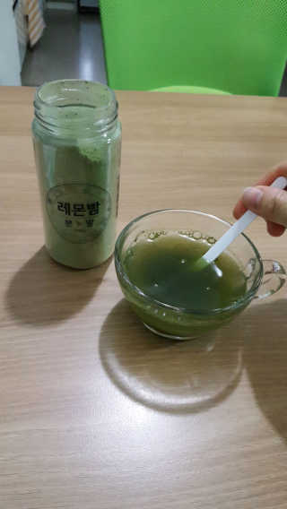 초능력 국내산 레몬밤 분말 — 4점을 준 리뷰어가 2019년 7월 올린 사용 사진