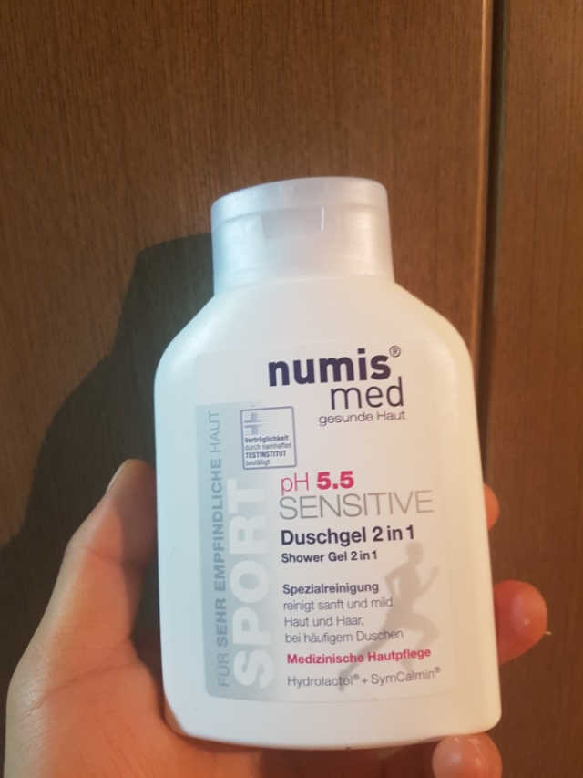 누미스메드 pH5.5 센시티브 샤워젤 2in1 리뷰 사진