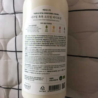 (주)에네스티 내추럴 촉촉  오트밀 바디로션 500ml — 5점을 준 리뷰어가 2019년 8월 올린 사용 사진