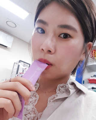 네츄럴굿띵스 태반 콜라겐 젤리 15포 — 5점을 준 리뷰어가 2018년 9월 올린 사용 사진