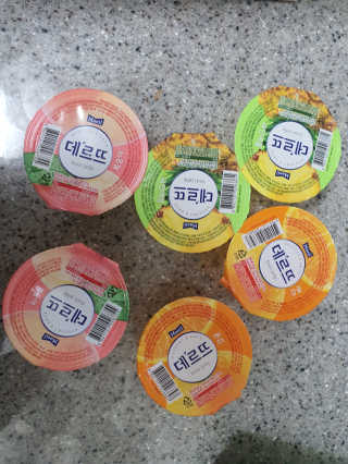 데르뜨 떠먹는 과일 3종, 짜먹는 과일 2종 총 10개 체험 — 5점을 준 리뷰어가 2020년 3월 올린 사용 사진