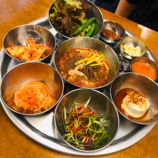 [동네맛집족발] 4개 족발 중 택1 — 5점을 준 리뷰어가 2020년 1월 올린 사용 사진