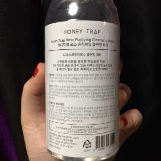Honey Trap 허니트랩 로즈 퓨리파잉 클렌징 워터+고양이 머리띠 — 4.83점을 준 리뷰어가 2018년 3월 올린 사용 사진