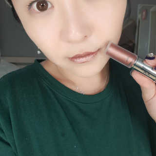 터치인솔 메탈리스트 리퀴드 포일 립스틱 5종 — 4.33점을 준 리뷰어가 2018년 3월 올린 사용 사진