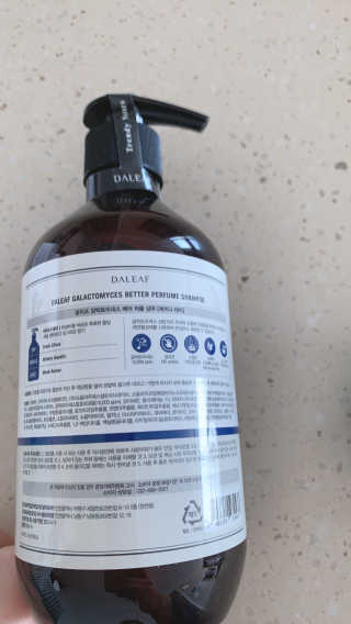 달리프 베러 퍼퓸 샴푸 1000ml 레이니데이 or 일랑로즈 — 5점을 준 리뷰어가 2020년 2월 올린 사용 사진