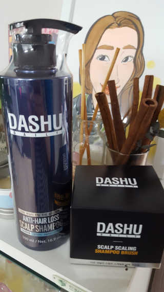 다슈코리아 다슈 단백질 한방 두피 골드 샴푸 500ml +샴푸브러쉬 — 5점을 준 리뷰어가 2019년 5월 올린 사용 사진