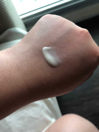 소프트 에어리 UV 에센스 SPF 50 PA ++++ — 4점을 준 리뷰어가 2019년 4월 올린 사용 사진