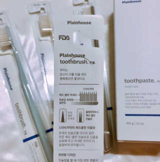 플레인하우스 토탈케어 치약 2개+쿼드클린 칫솔 4개 — 5점을 준 리뷰어가 2018년 5월 올린 사용 사진