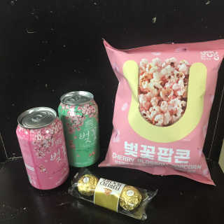 GS25 벚꽃 팝콘 + 벚꽃스파클링 + 벚꽃 청포도 에이드 — 5점을 준 리뷰어가 2018년 3월 올린 사용 사진