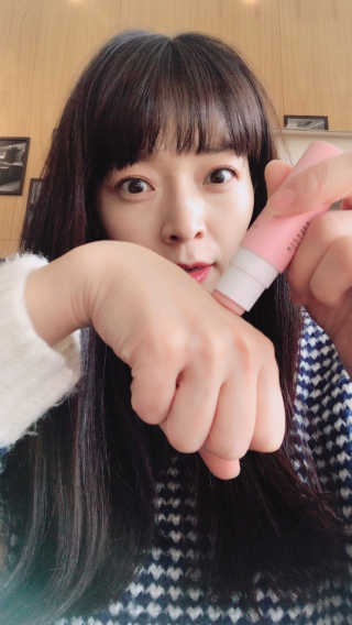 레디 모어 모이스처라이징 오일 스틱 — 4.17점을 준 리뷰어가 2018년 1월 올린 사용 사진