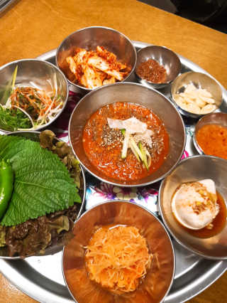 [동네맛집족발] 4개 족발 중 택1 — 5점을 준 리뷰어가 2019년 12월 올린 사용 사진