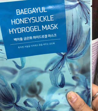 백아율 금은화 하이드로겔 마스크 — 4.67점을 준 리뷰어가 2018년 8월 올린 사용 사진