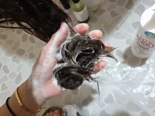(주)에네스티 믹스베리 단백질 폭탄 샴푸 1000g — 5점을 준 리뷰어가 2019년 10월 올린 사용 사진
