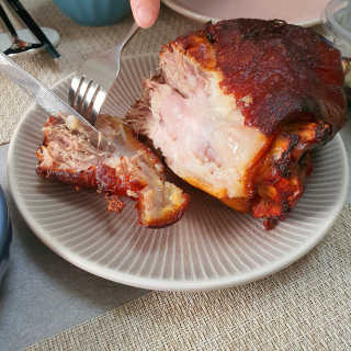 행복먹거리공작소 맥족. 맥주에 빠진 족발 550g + 마늘소스 70g — 5점을 준 리뷰어가 2020년 2월 올린 사용 사진