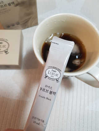 [하우투잇] 뤼에르 쿠르브 블랙 10ml x 30포 총 300ml — 4.5점을 준 리뷰어가 2020년 3월 올린 사용 사진