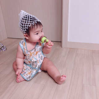 [베이비앤아이] 클린 이유식 방수 턱받이 — 5점을 준 리뷰어가 2019년 7월 올린 사용 사진
