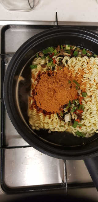 라면 그대로가 제일 맛있는 더엄마라면 — 4.5점을 준 리뷰어가 2019년 7월 올린 사용 사진